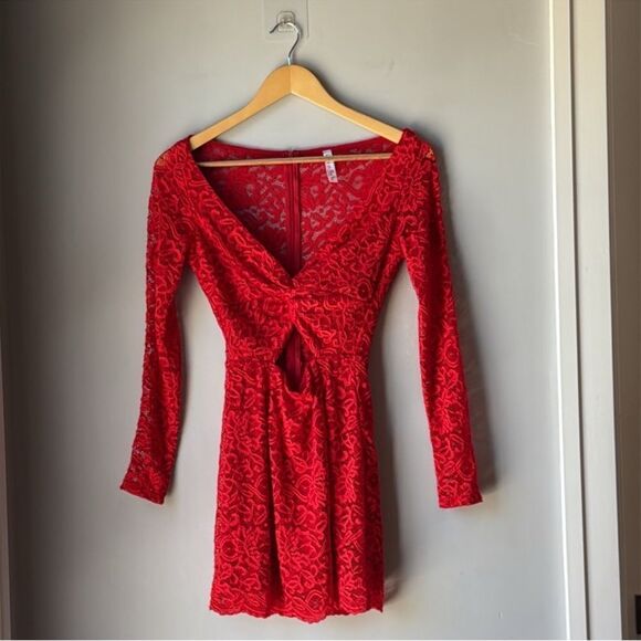 Lucy in the Sky Bodycon Dress Red Off Shoulder Lace Dress - Picture 2 of 10
